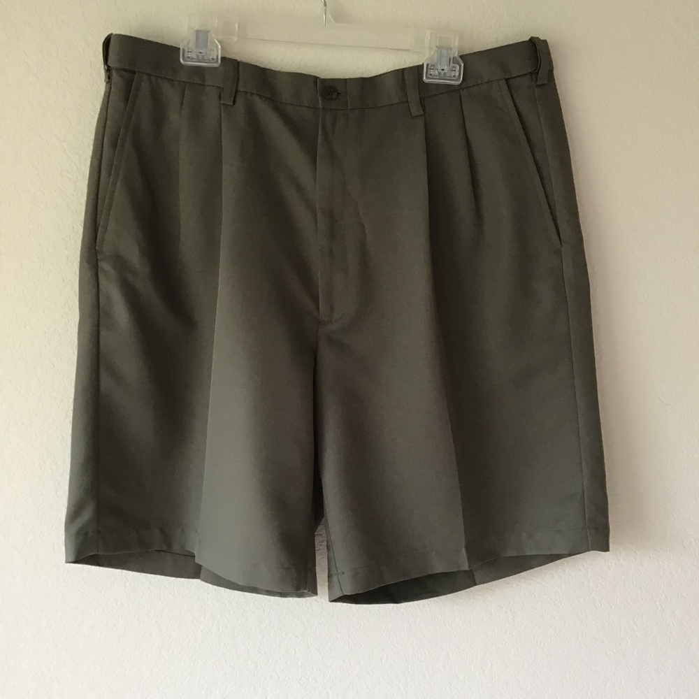 HAGGAR MENS WALKING SHORTS SIZE 40